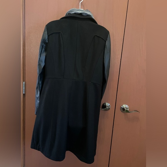 ⬇️ $25.00 ⬇️ Cleo Black Peacoat & scarf with Pleather Sleeves. - Picture 4 of 10